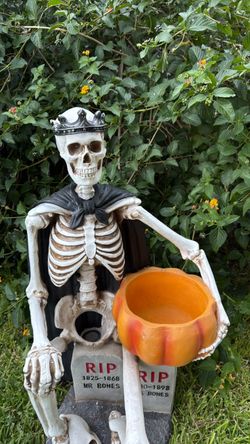 Halloween Ceramic Skeleton King Candy Bowl lower Skull lighted EyesREDsounds ghoulish laughs