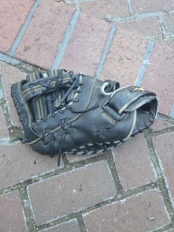 Mizuno baseball glove