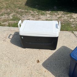 Igloo Cooler Not On Wheels Medium Size