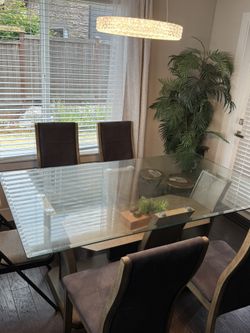 Glass Dining Table - Pristine clean