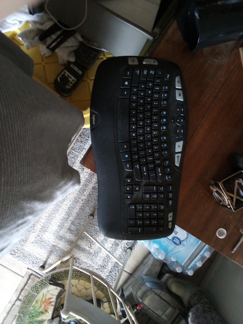 Logitech Ergonomic K350 Bluetooth Keyboard