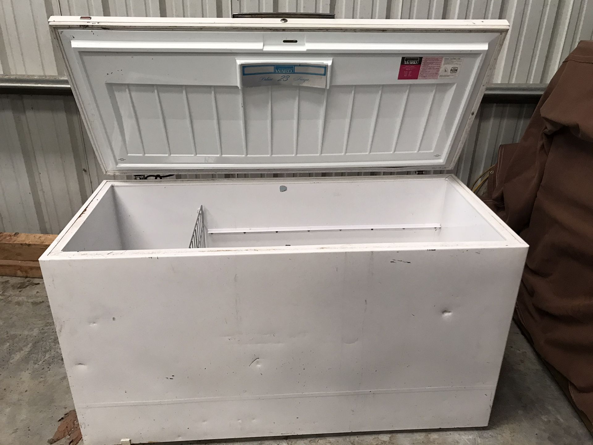 Chest freezer Montgomery Ward 23 cubic foot deep freezer