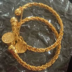 Pair of 2 gold plated bangles free size (universal size) never change Colour brand new