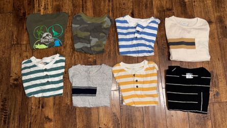 Boys short sleeve shirts size S 6/7
