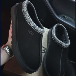 Black Ugg Tasmans