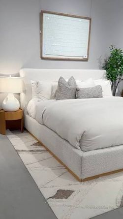 Minimalist Queen/King Bed Frame – Modern & Elegant ✨