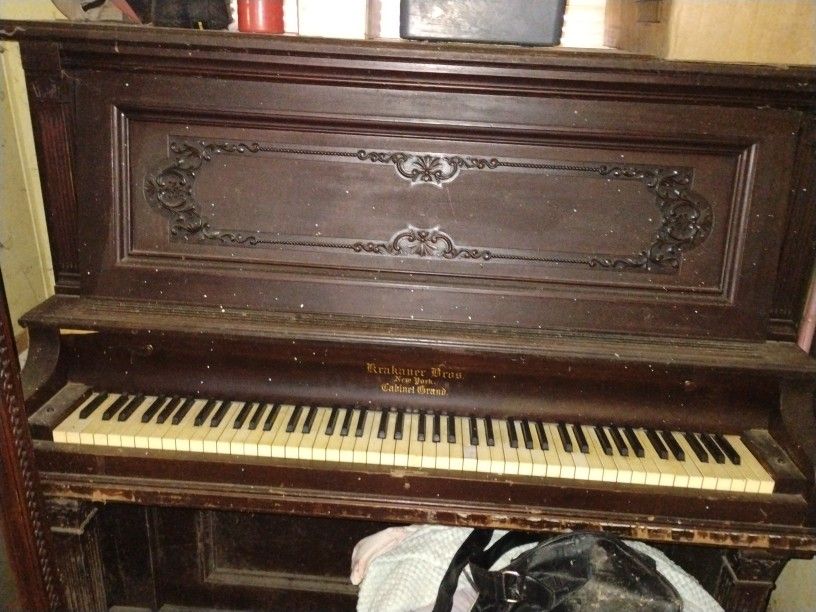 Old Piano