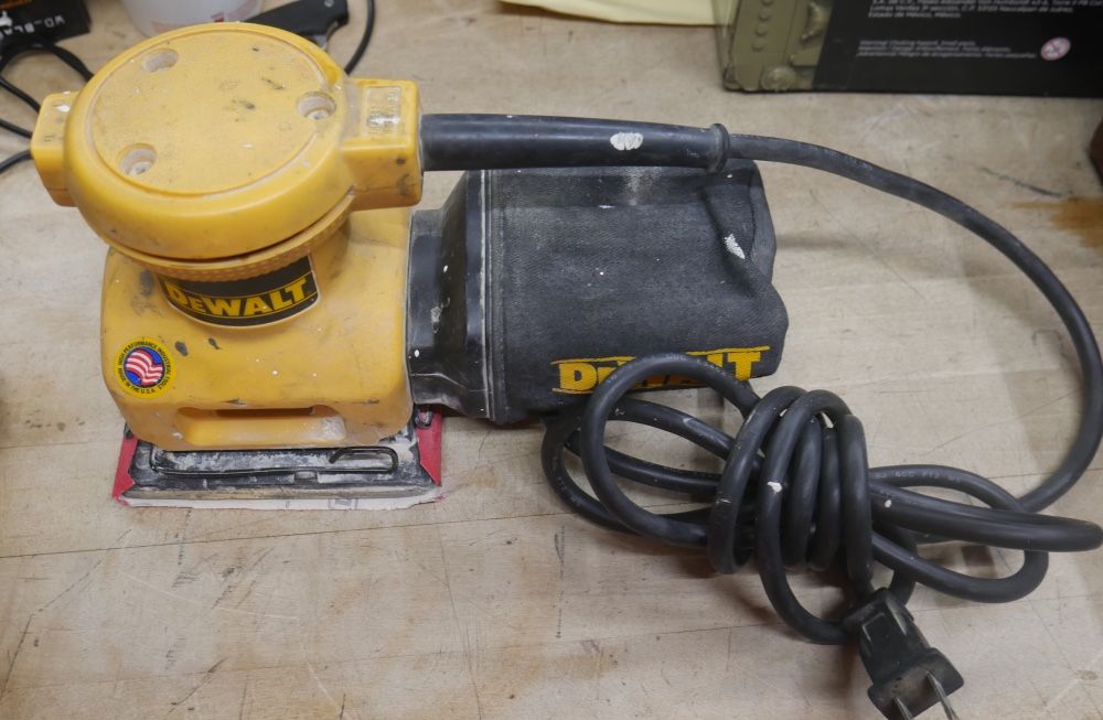 dewalt palm sander DW411 corded pre owned 885267-2