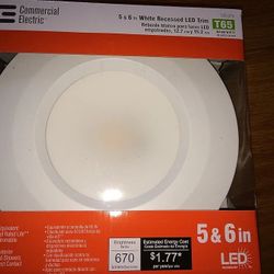 Brand: Commercial Electric
4.0
4.0 out of 5 stars
(11)
New Commercial Electric T65 (Model # CER6730AWH27) 5 in. and 6 in. White Recessed LED Trim, 90 
