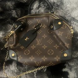 LV Purse 