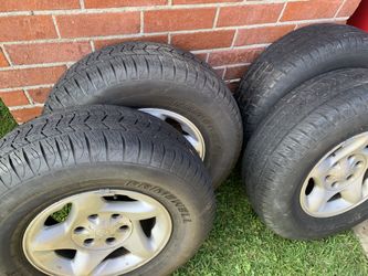 Toyota Tacoma Pre runner Rims And Tires