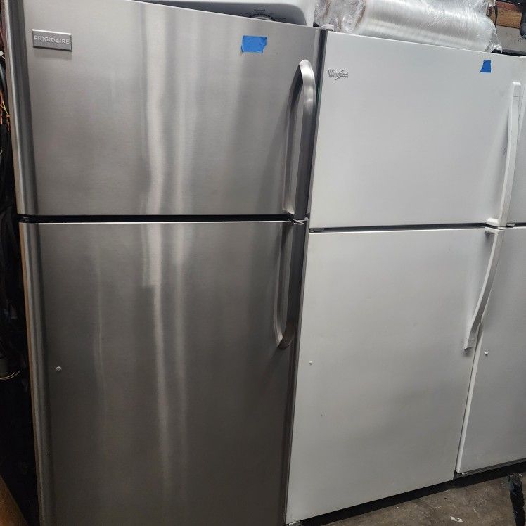 FRIGIDAIRE STAINLESS STEEL FRIDGE