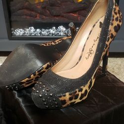 Penny loves kenny platform leopard print heels