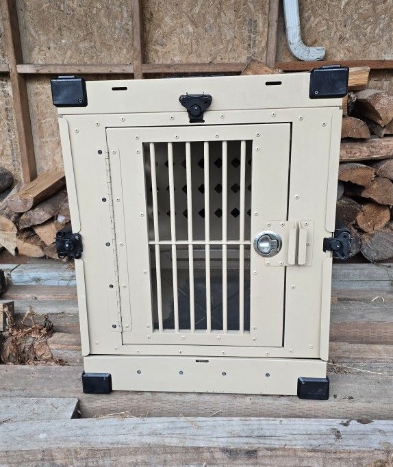 Impact Medium Crate