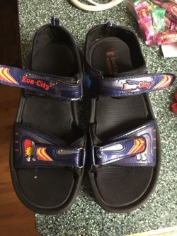 New boys sandals size 5