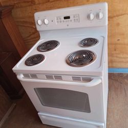 GE Electric Stove ( Free Delivery If Needed)