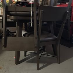 Dinning Room Table And Chairs 