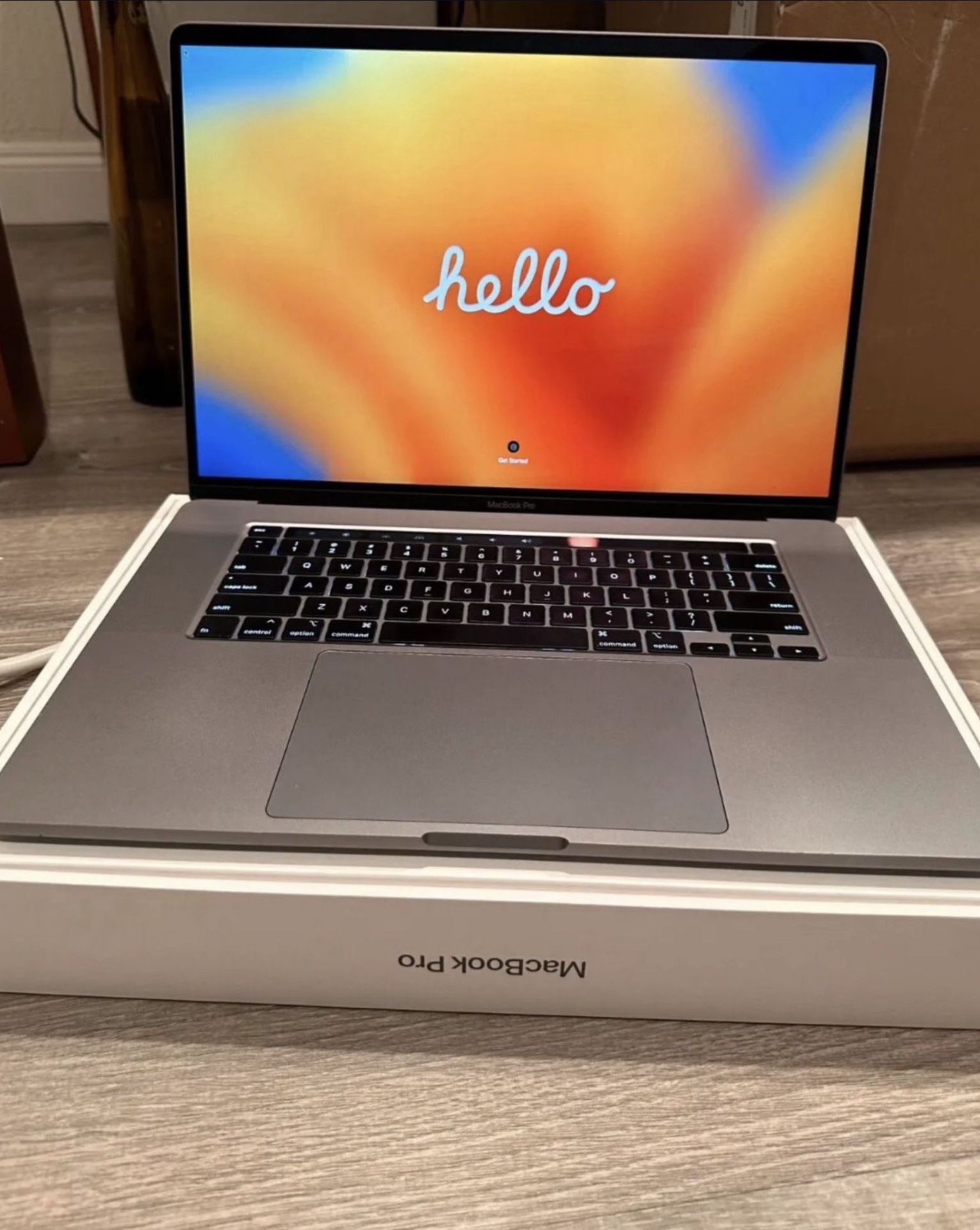 Apple Macbook Pro 2019 15.4’ Touch Bar, Touch ID, 516GB SSD, 16GB RAM