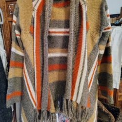 Shall-type Sweater, Open In Front Fringe On Bottom