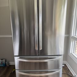 LG 27 cu. ft. 4-Door French Door Refrigerator - LIKE NEW!