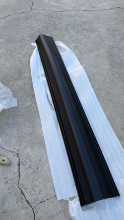 NEW 2017 - 2025 MAZDA CX-5 FRONT LEFT DRIVER SIDE DOOR LOWER MOLDING OEM
