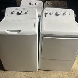 Set washer and dryer. GE washer 4.0cuftGE  dryer 7.0cu Ft
