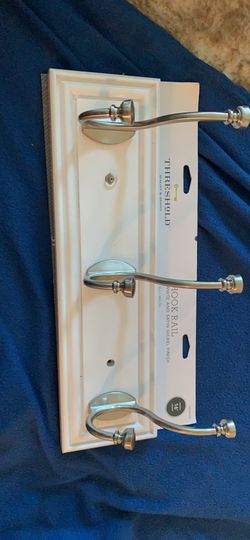 Hook rail