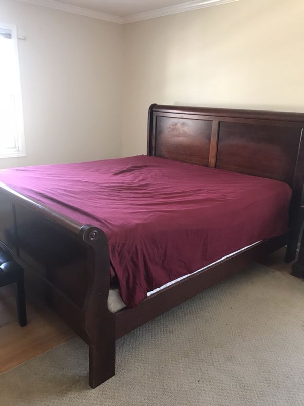 Serta Perfect Sleeper King Size Bed And Hardwood Dark Stained Serta Perfect Sleeper King Size Bed And Hardwood Dark Stained Frame