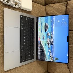 Late 2023 MacBook Pro 14”  M2 Pro , 16gb Ram,512GB SSD, 17 Cycles 100% Battery Life.  Excellent