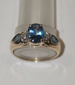14K Gold Blue Gemstone Ring – Large Oval Blue Center Stone vintage