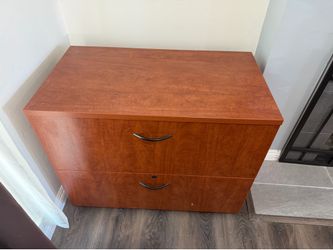 Lateral credenza