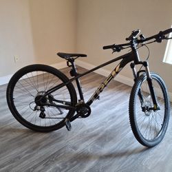 Bike: TREK MARLIN 5