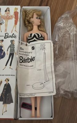 35th Anniversary Nostalgic Barbie Doll Stock NO. 850 *WITH STAND* Blond Ponytail