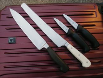 Set of 4 kitchen knives