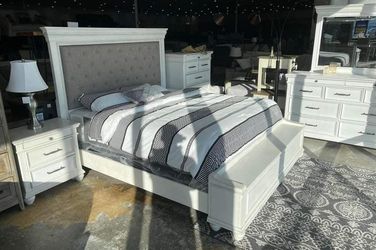 Kanwyn Whitewash Upholstered Storage Panel Bedroom Set Bed, Dresser, Mirror, Nightstand, Chest 