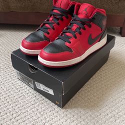 Jordan 1 Mids 