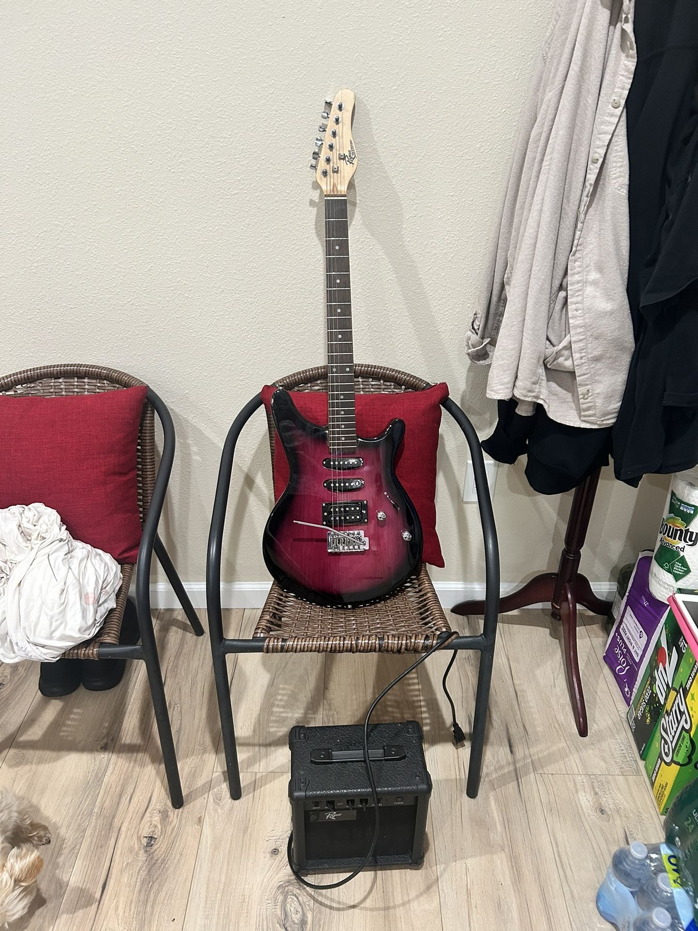 Electric Guitar - Rogue Rocketeer with 10amp Watts