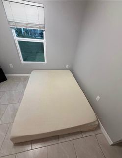 Queen size mattress 14 inch memory foam.