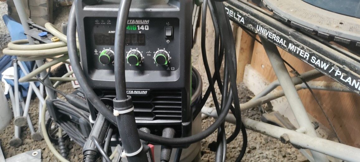Welder 1year Old Asking For 285.00 Works Like New 