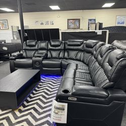 Power Recliner Sectional. 🚚WE DELIVER🚚