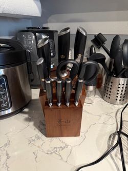 Cangshan German Steel Knife Set with Wood Block – Used