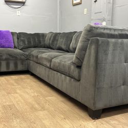 🛋️💥 Gray Sectional 💥 Free Delivery And Financing Available!