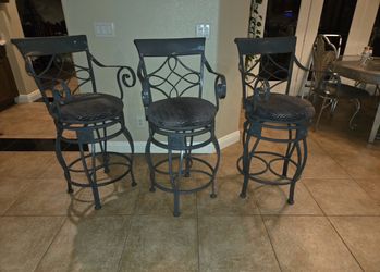 Set of 3 Metal Swivel Bar Stools