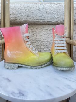 Rain boots Little Kids Size 8
