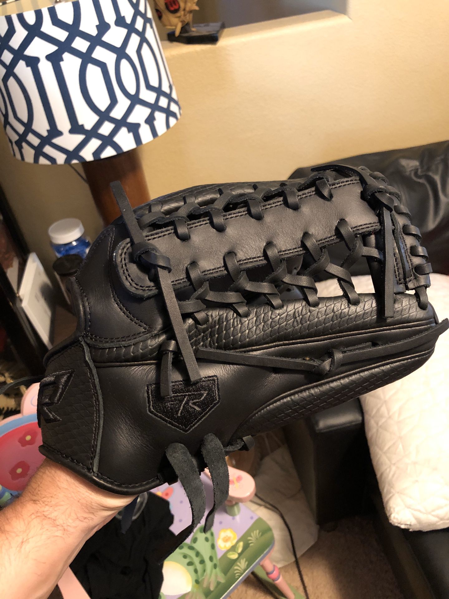 Baseball softball glove