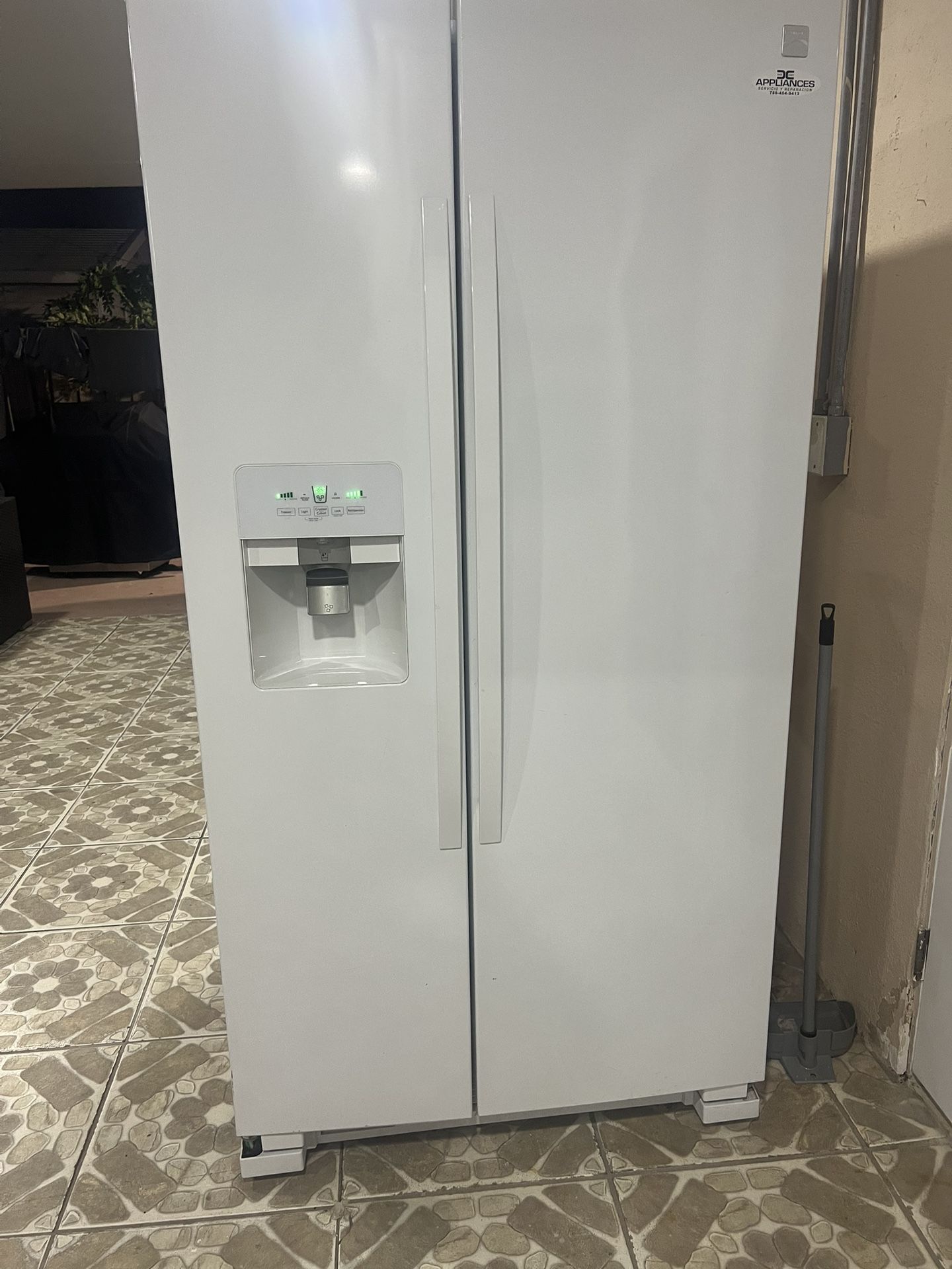 Side-by-Side Refrigerator – Works Perfectly
