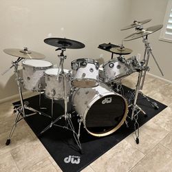 2024 DW DWe 7-piece Drum Kit Wireless Acoustic/Electronic Hybrid Made in USA