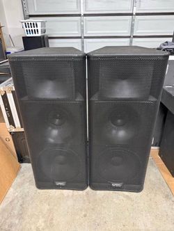 Pair of QSC KW153 1000W Active Loudspeakers
