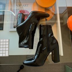 BLACK GLOSSY ANKLE BOOTS - ALDO
