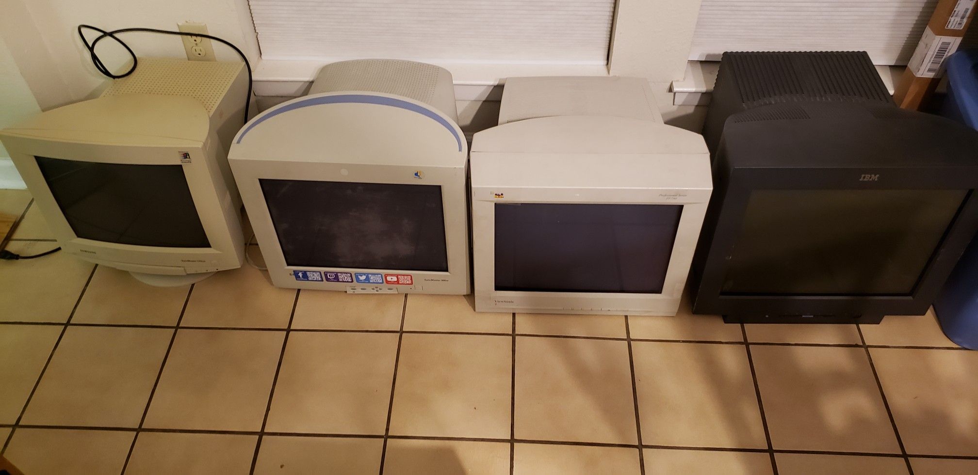 17" - 21" CRT VGA Monitors